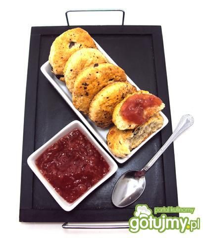 Scones z czekoladą i rodzynkami  Scones z czekoladą i rodzynkami