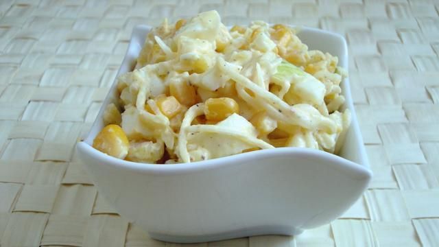 Selerowa sałatka z ananasem Selerowa sałatka z ananasem