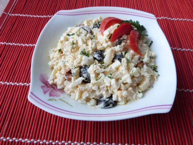 Selerowa sałatka z oliwkami