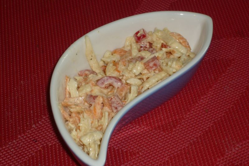 Selerowa surówka z czerwoną papryką