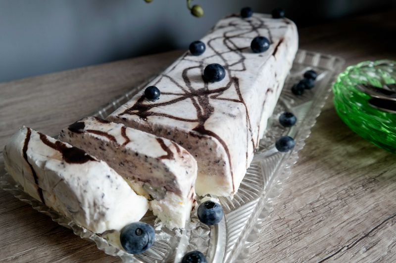 Semifreddo borówkowo-pomarańczowe.