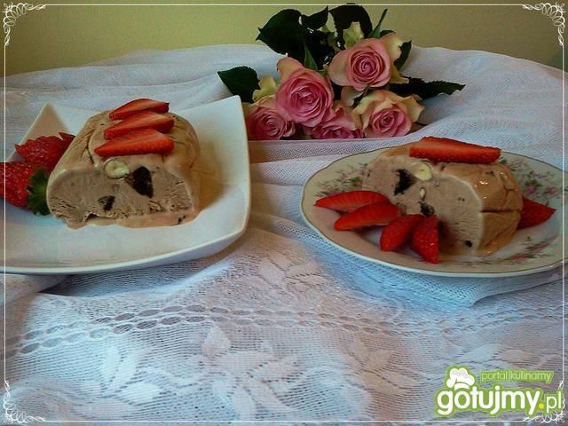 Semifreddo choco z wanilią i orzechami 