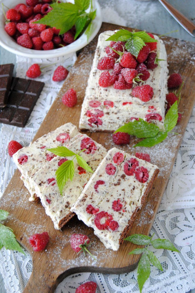 Semifreddo- malinowa staciatella Semifreddo- malinowa staciatella