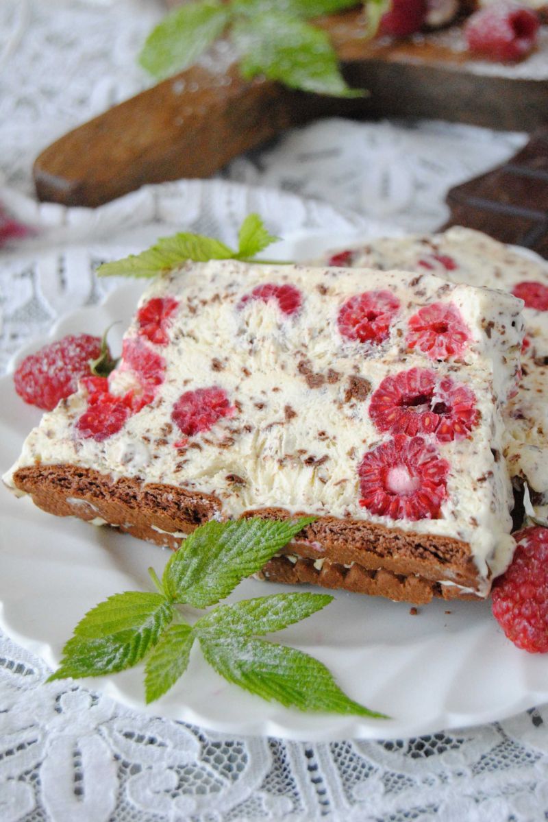 Semifreddo- malinowa staciatella Semifreddo- malinowa staciatella