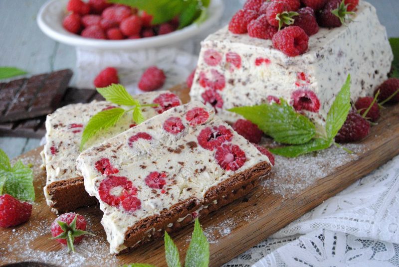 Semifreddo- malinowa staciatella Semifreddo- malinowa staciatella