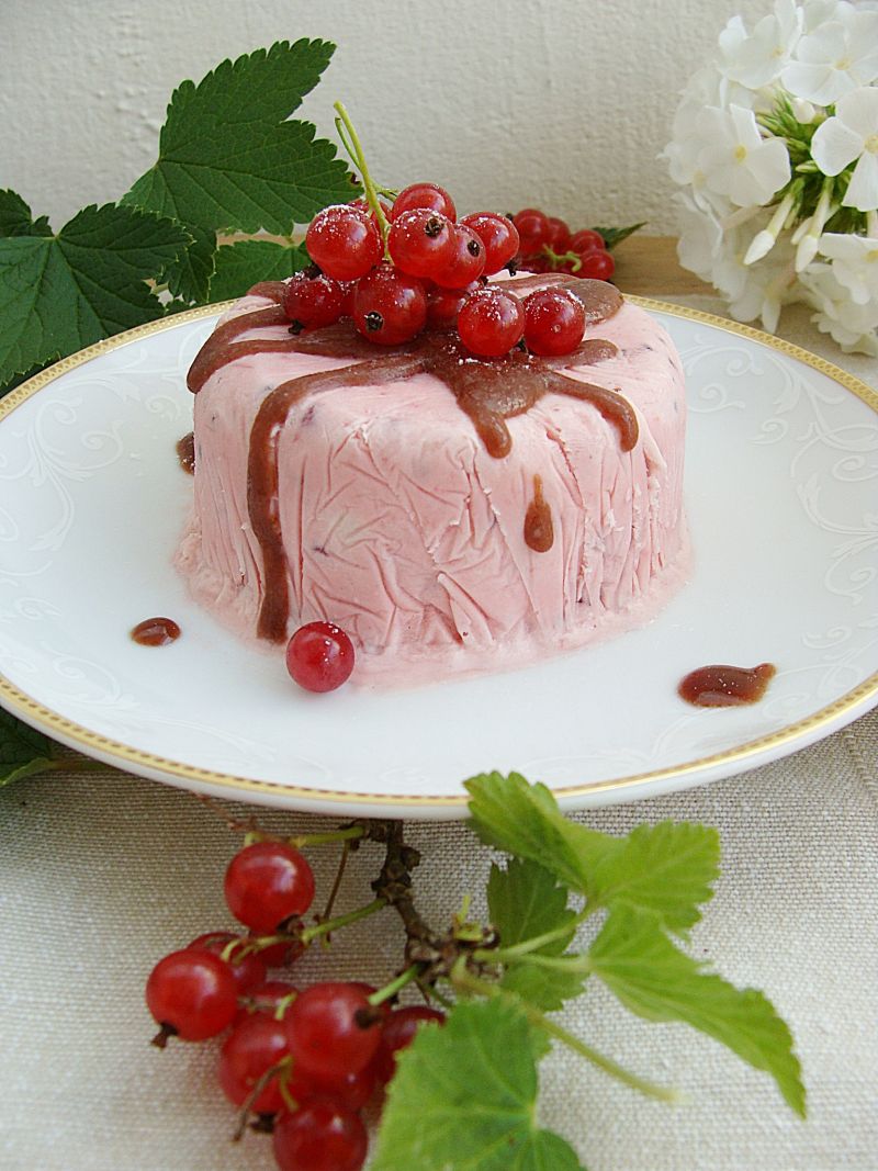 Semifreddo porzeczkowo-kokosowe z polewą owocową Semifreddo porzeczkowo-kokosowe z polewą owocową