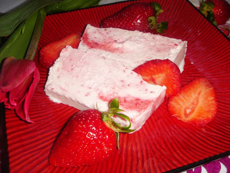 Semifreddo truskawkowe Semifreddo truskawkowe