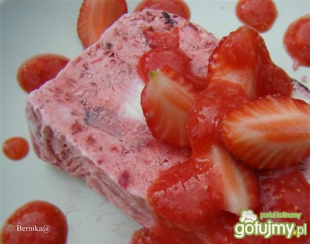 Semifreddo truskawkowe z musem Semifreddo truskawkowe z musem