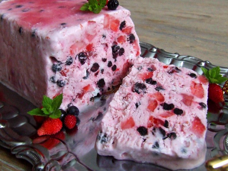 Semifreddo truskawkowo-jagodowe