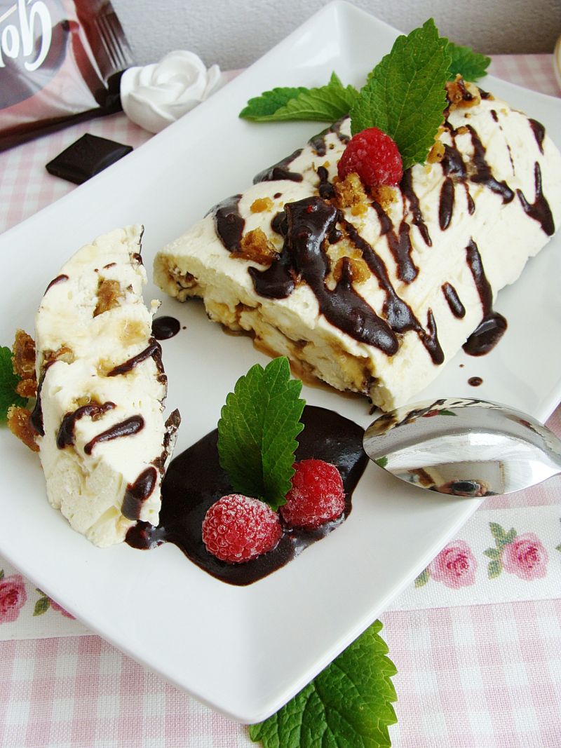 Semifreddo z polewą czekoladowo-malinową Semifreddo z polewą czekoladowo-malinową