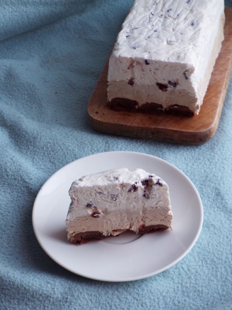 Semifreddo z żurawiną i cappuccino