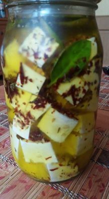 Ser bundz w oliwie i ziołach Ser bundz w oliwie i ziołach