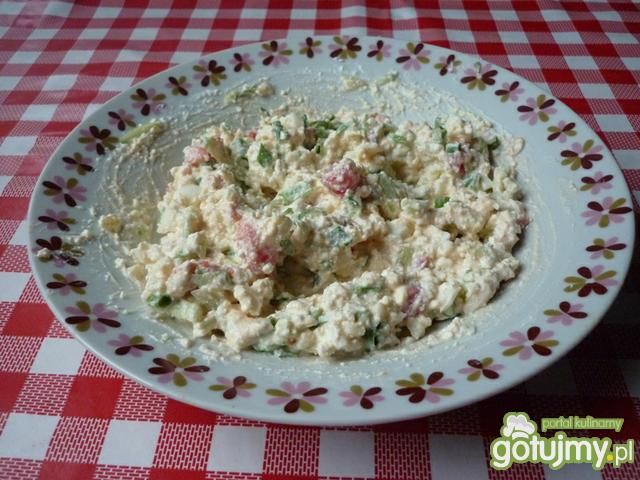 Ser twarogowy z ogórkiem i papryką. Ser twarogowy z ogórkiem i papryką.