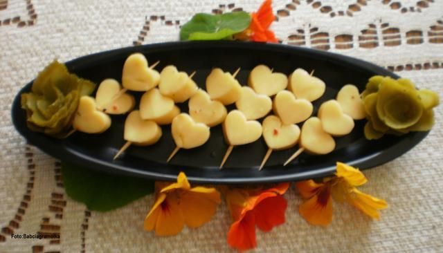 Ser żółty w aromatyzowanym oleju : Ser żółty w aromatyzowanym oleju :