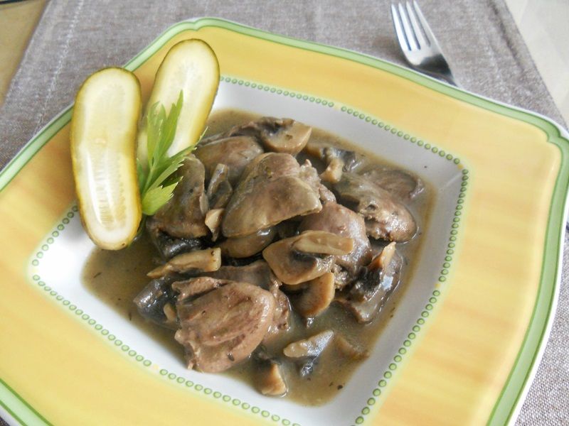 Serca indycze z pieczarkami i tymiankiem  Serca indycze z pieczarkami i tymiankiem