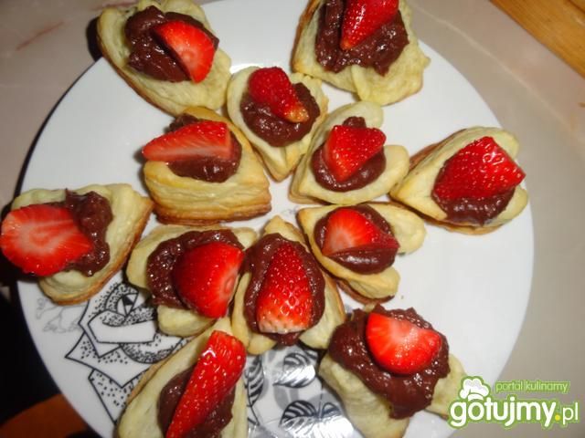 Serduszka z budyniem czekoladowym