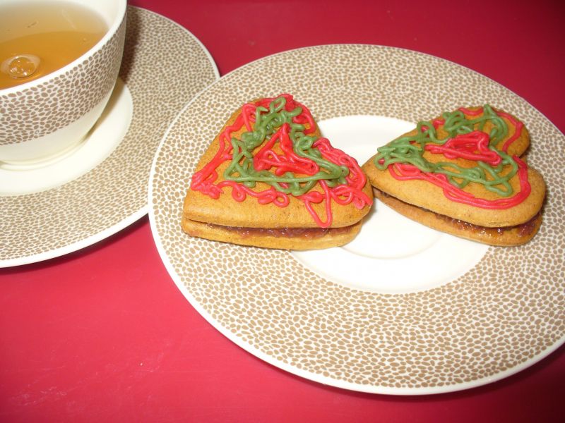 Serduszkoew pierniczki z dżemem Serduszkoew pierniczki z dżemem