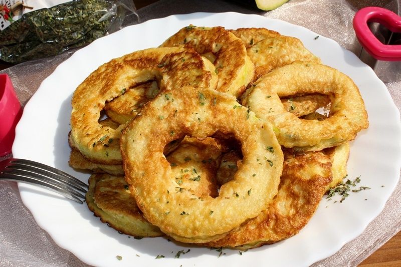 Serduszkowe krążki z cukinii w cieście żytnim Serduszkowe krążki z cukinii w cieście żytnim