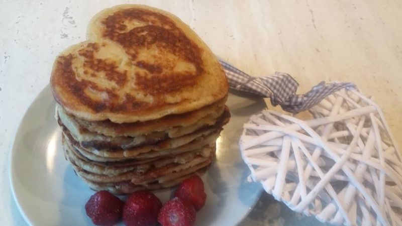 Serduszkowe naleśniki amerykańskie pancakes Serduszkowe naleśniki amerykańskie pancakes