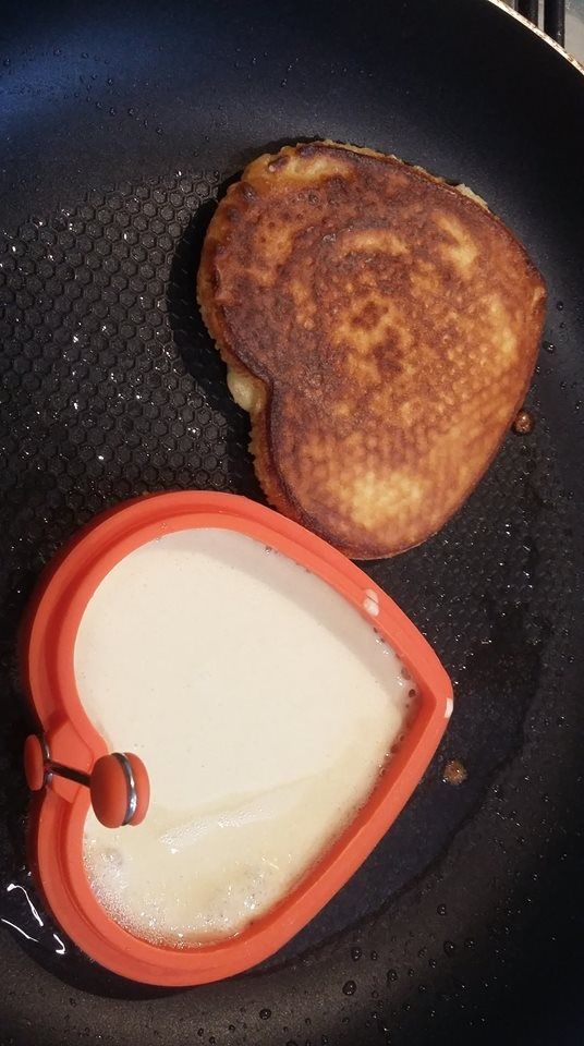 Serduszkowe naleśniki amerykańskie pancakes