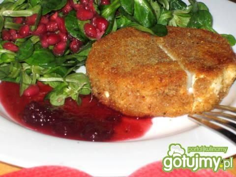 Serek kozi z sosem granatowo-żurawinowym Serek kozi z sosem granatowo-żurawinowym