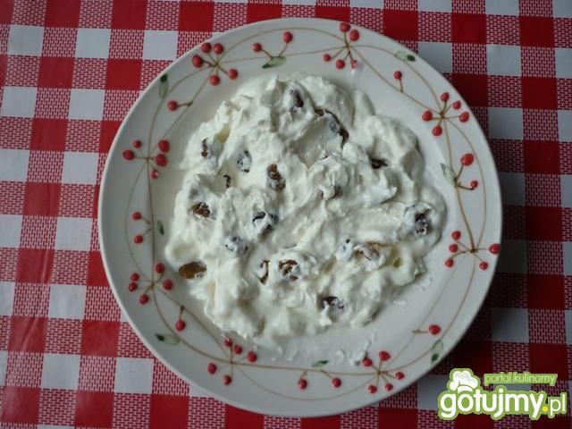 Serek na słodko z rodzynkami. Serek na słodko z rodzynkami.