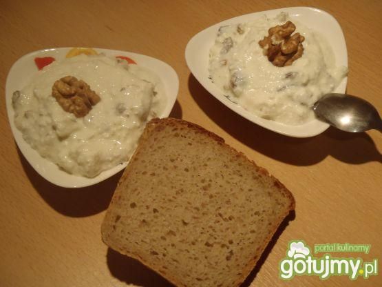 Serek śniadaniowy z bakaliami