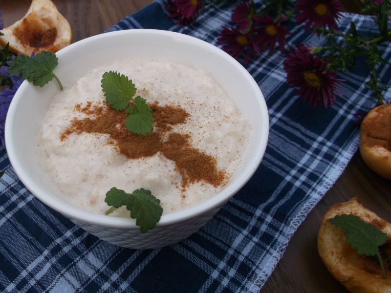 Serek waniliowy z pieczonym jabłkiem i cynamonem