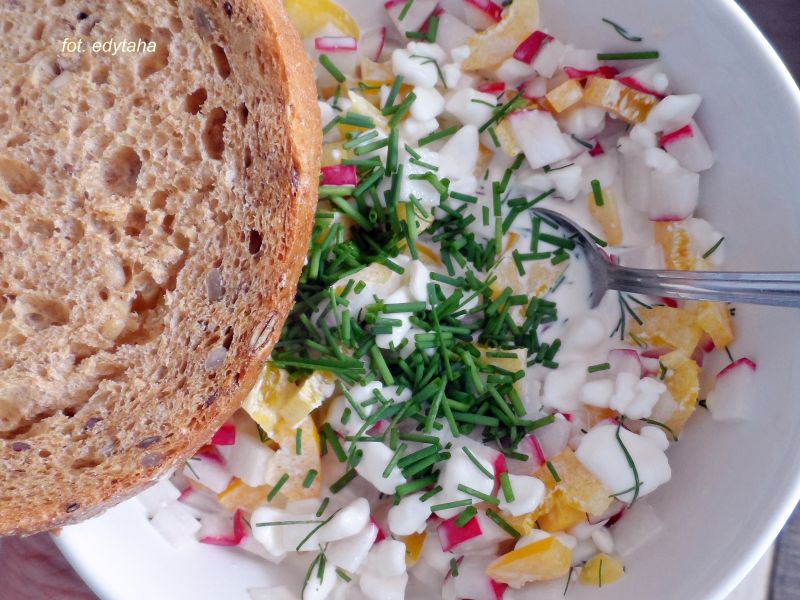 Serek wiejski na kolorowo Serek wiejski na kolorowo