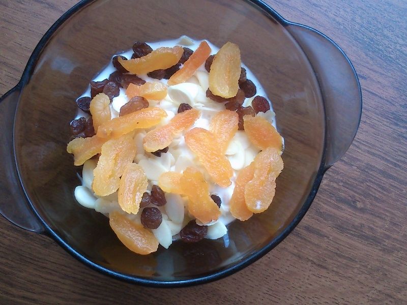 Serek wiejski z bakaliami