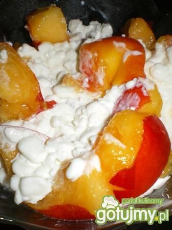 Serek wiejski z nektarynką