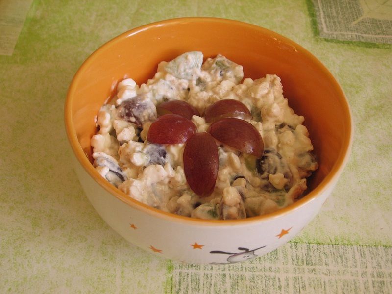 Serek wiejski z owocami i cynamonem Serek wiejski z owocami i cynamonem