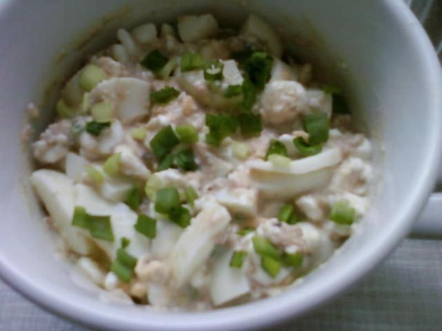 Serek wiejski z tuńczykiem i jajkiem