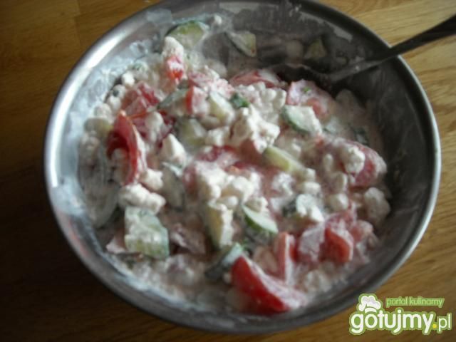 Serek wiejski  z ziarenkami  na kolację