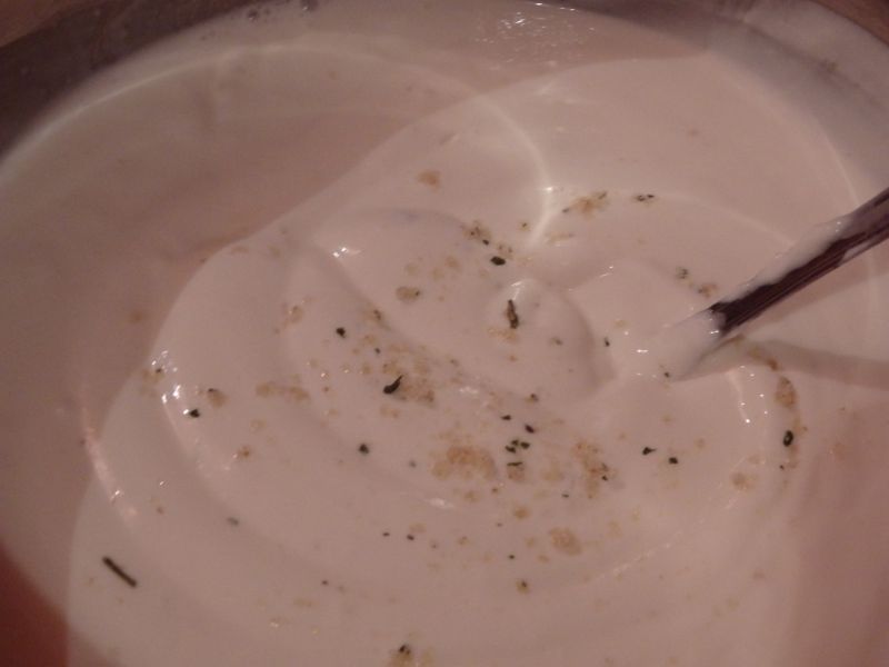 Serek z jogurtów greckich z wędzonym łososiem