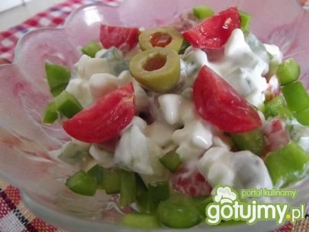 Serek z papryką, pomidorem i oliwkami Serek z papryką, pomidorem i oliwkami