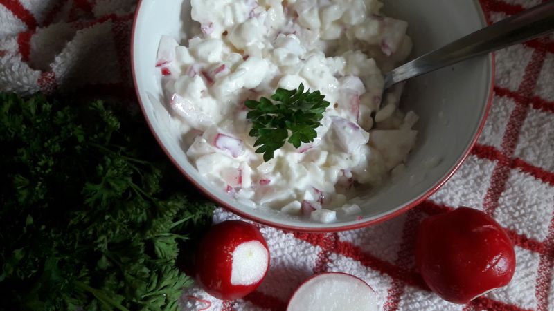 Serek z rzodkiewką i czosnkiem