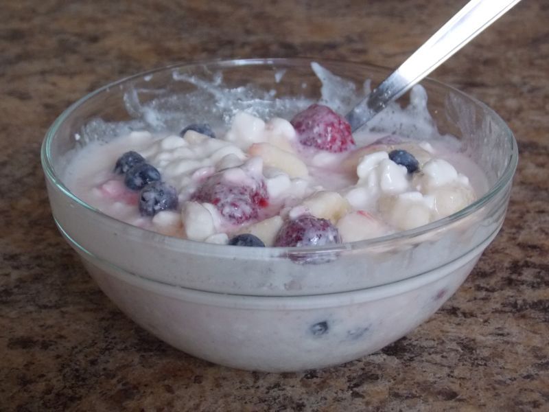 Serek ziarnisty z owocami