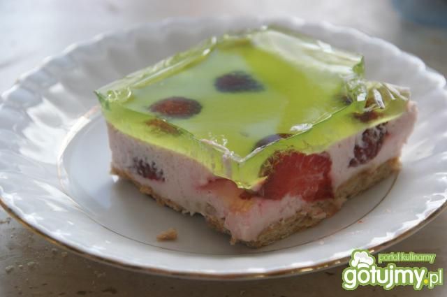 Serniczek bez pieczenia w owocami