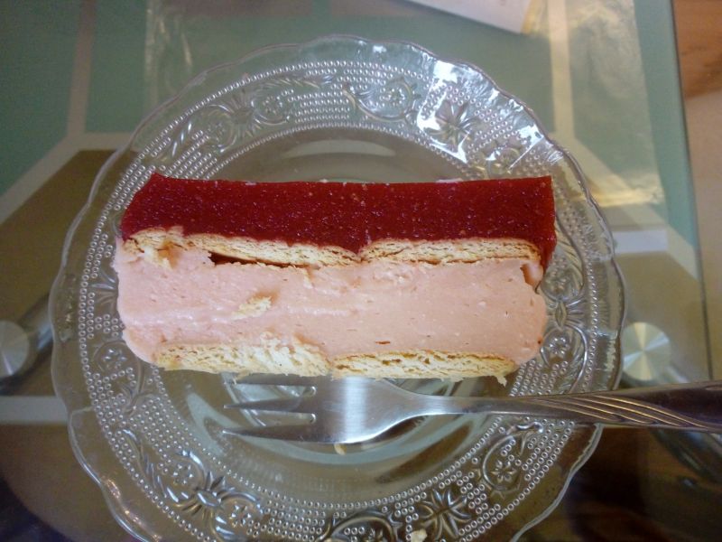 Serniczek gotowany z musem truskawkowym