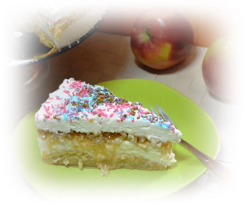 Serniczek na zimno z jabłkami 