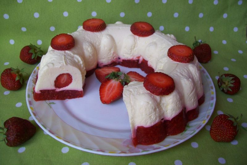 Serniczek truskawkowy