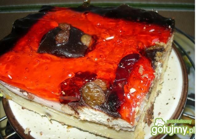 Serniczek z biszkoptami i rodzynkami