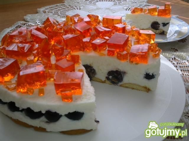 Serniczek z ciemnym winogronem