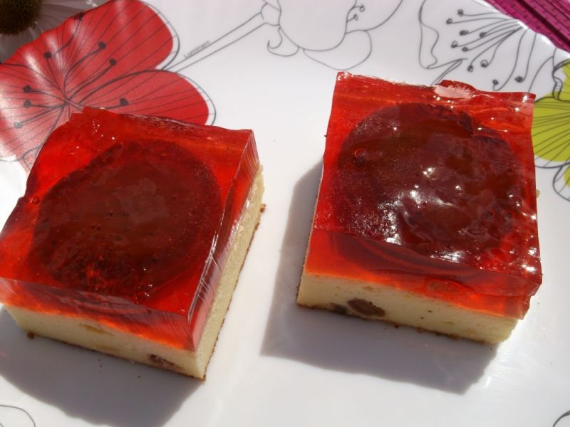 Serniczek z delicjami i galaretką