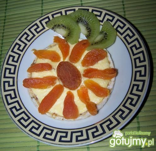 Serniczek z morelami na spodzie ryżowym