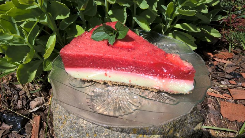 Serniczek z serków z truskawkami Serniczek z serków z truskawkami