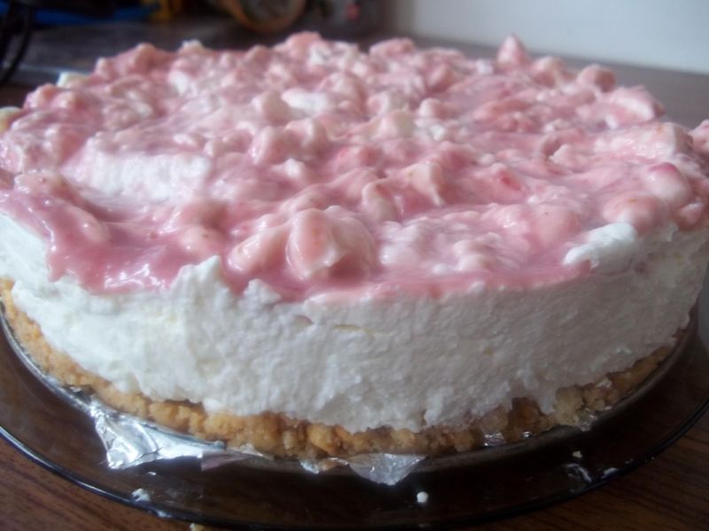 Serniczek z truskawkami i białą czekoladą