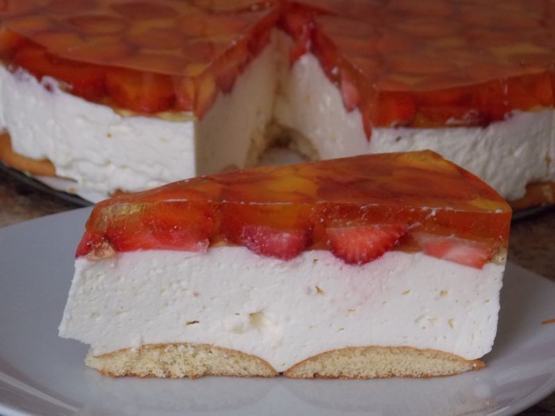 Serniczek z truskawkami na zimno