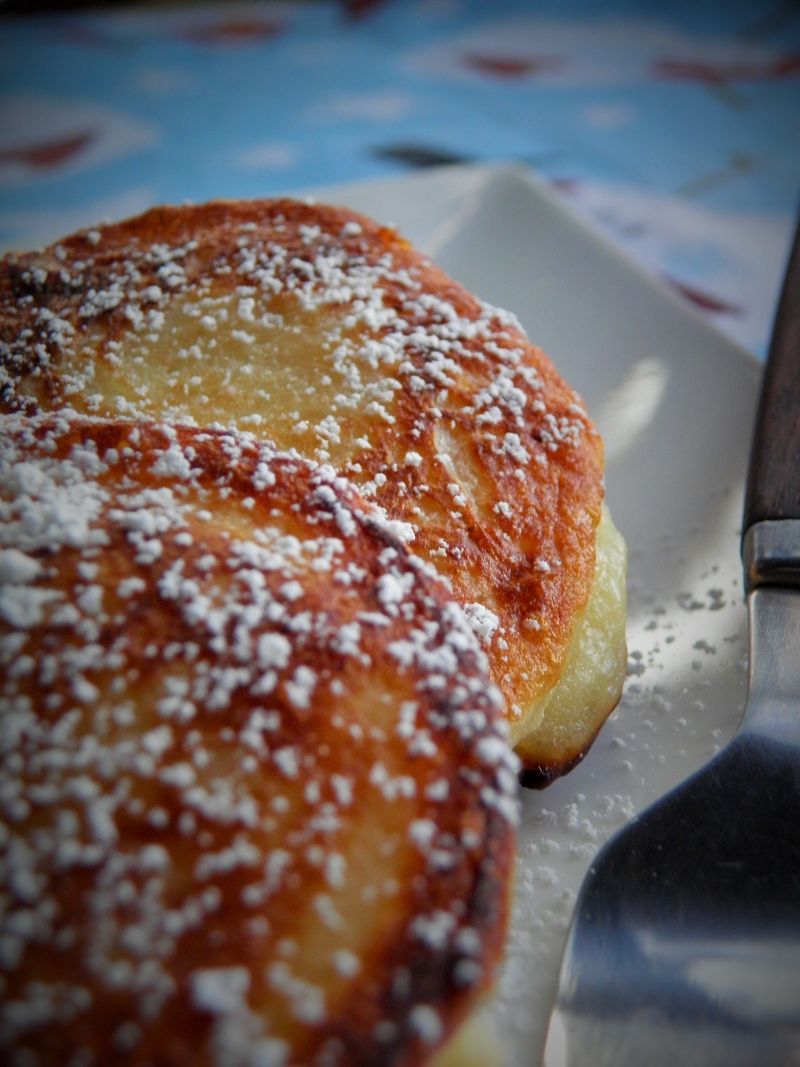 Serniczki z patelni z miodem Serniczki z patelni z miodem